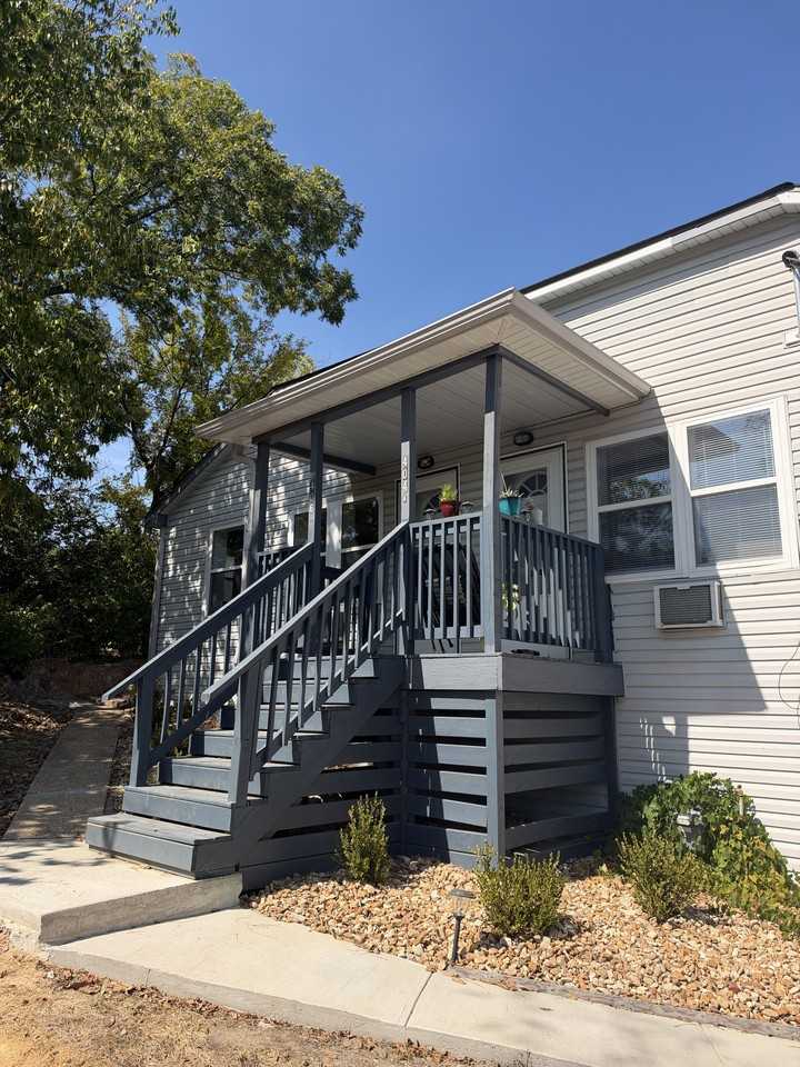 406 W College St #406B - Photo 2 of 12