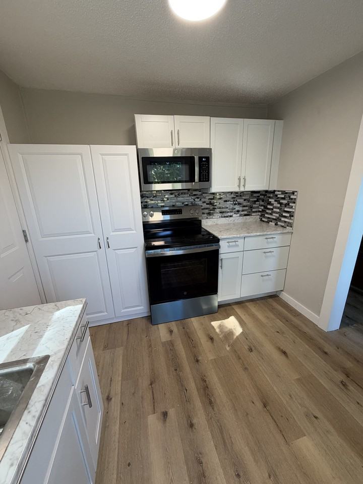 406 W College St #406B - Photo 4 of 12