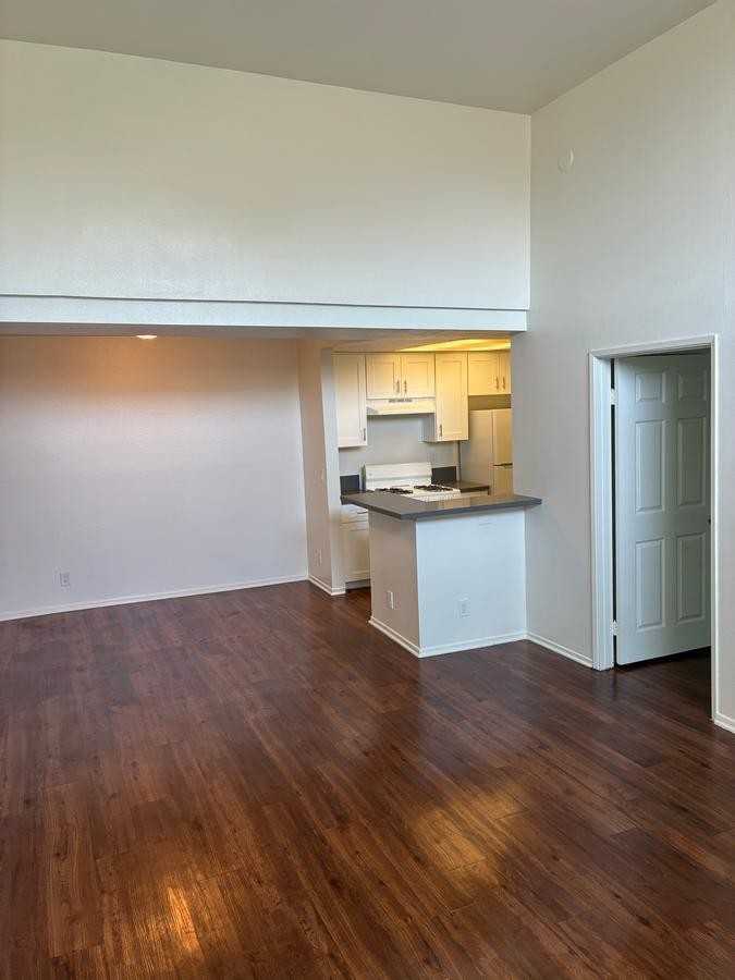 528 S Park View St - Photo 2 of 16