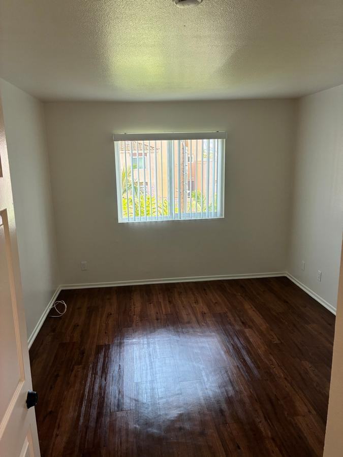 528 S Park View St - Photo 4 of 16