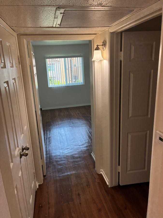 531 S Park View St - Photo 3 of 15