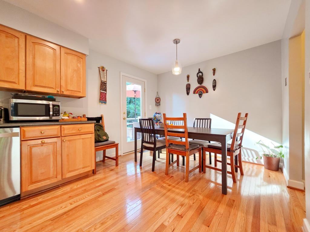 9910 Kingsbridge Dr - Photo 5 of 31