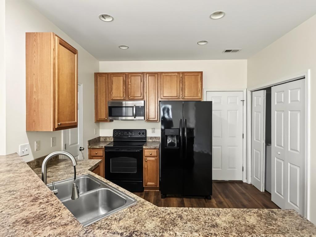 1406 Parkland Way - Photo 5 of 20