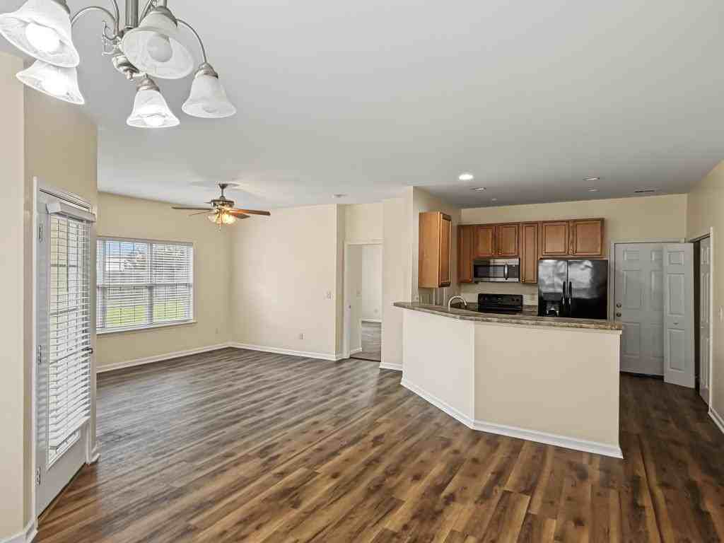 1406 Parkland Way - Photo 6 of 20