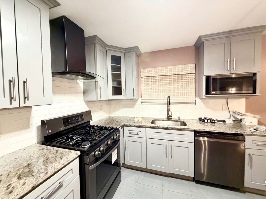 192 N 21st St ##2 - Photo 3 of 20