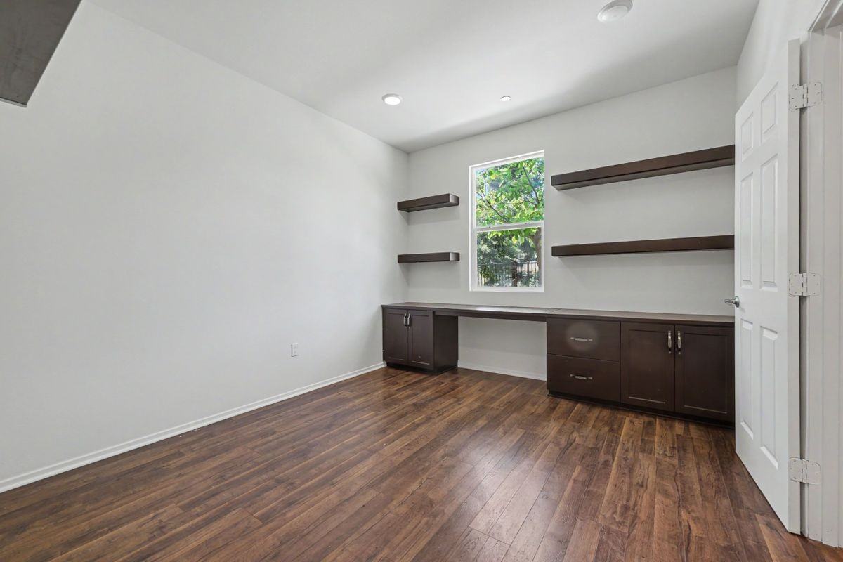 1320 Calle Seacliff, 42 ##42 - Photo 3 of 25