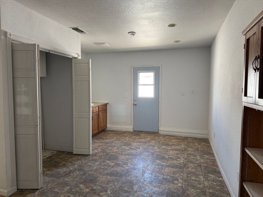 879 Baywood St - Photo 4 of 9