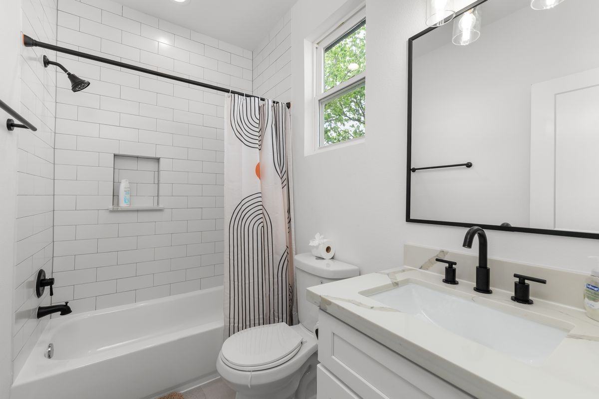 3030 Live Oak St - Photo 2 of 24
