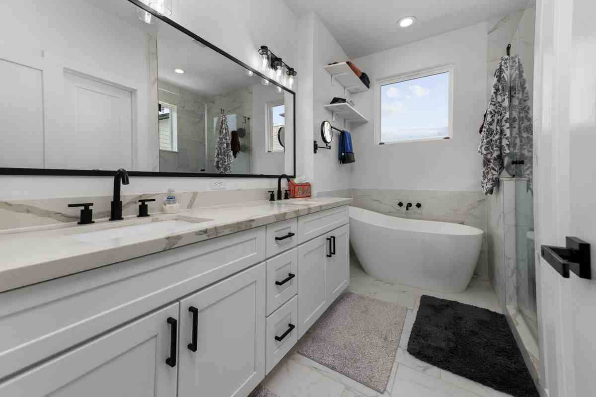 3030 Live Oak St - Photo 5 of 24