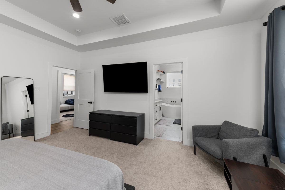 3030 Live Oak St - Photo 7 of 24