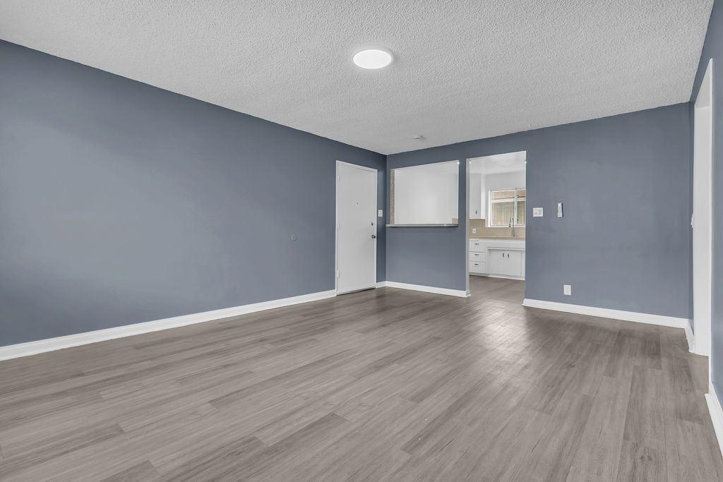 141 S 7th St ##D - Photo 4 of 25