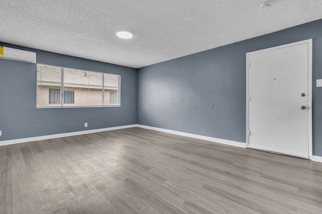 141 S 7th St ##D - Photo 5 of 25