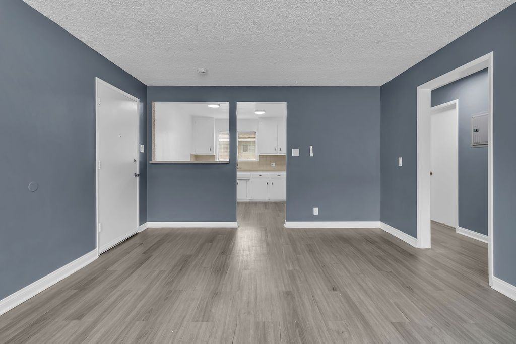 141 S 7th St ##D - Photo 6 of 25