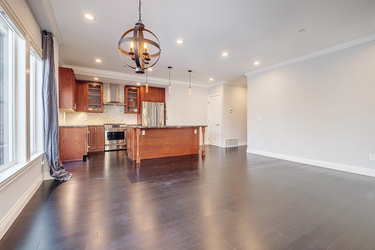 242 Francisco St - Photo 5 of 34