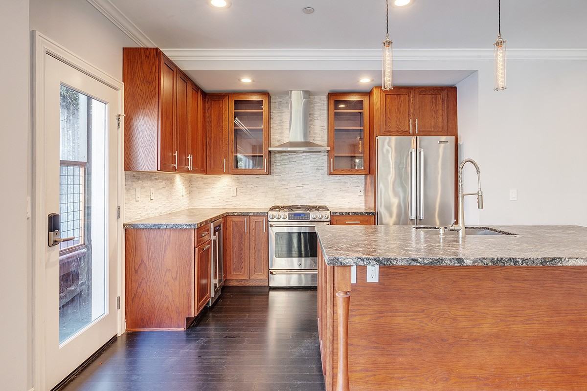 242 Francisco St - Photo 7 of 34
