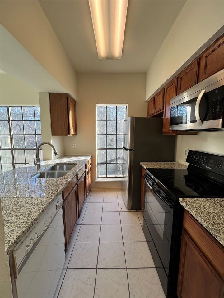 9747 Whitehurst Dr - Photo 6 of 17