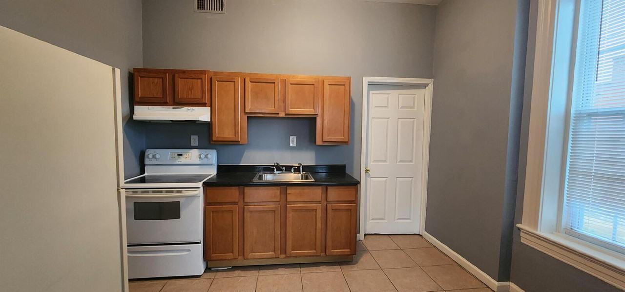 3501 Iowa Ave - Photo 3 of 7