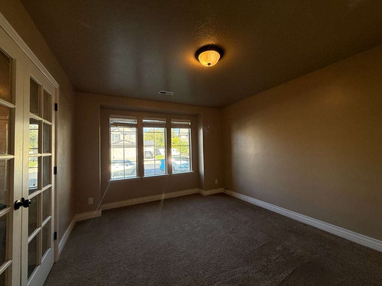 824 E Meadow Marsh Dr - Photo 2 of 20