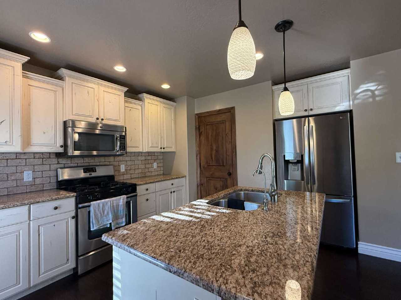 824 E Meadow Marsh Dr - Photo 7 of 20