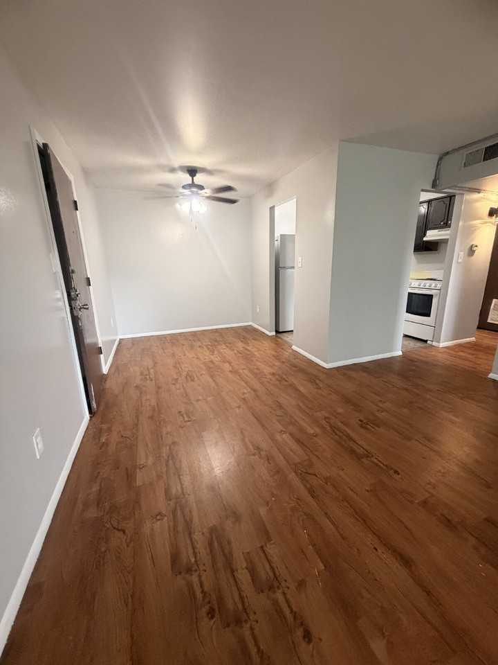 2971 Fourtowers Dr #6 - Photo 3 of 11