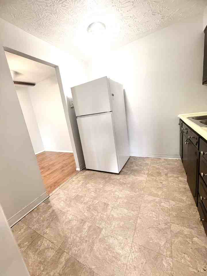 2971 Fourtowers Dr #6 - Photo 4 of 11