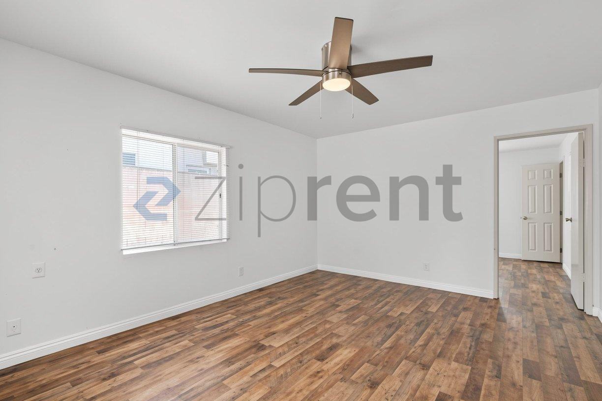 1320 Stanley Ave - Photo 4 of 28