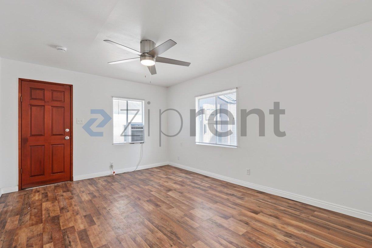 1320 Stanley Ave - Photo 5 of 28