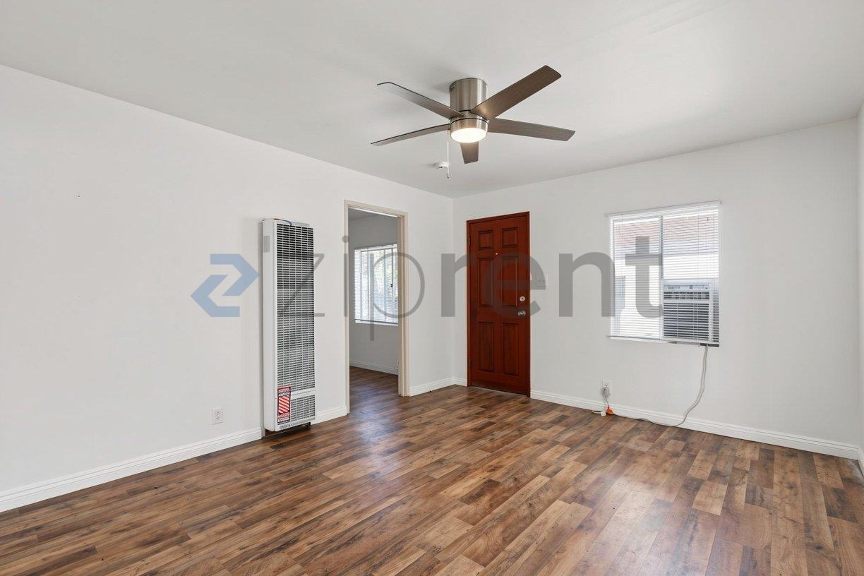 1320 Stanley Ave - Photo 6 of 28