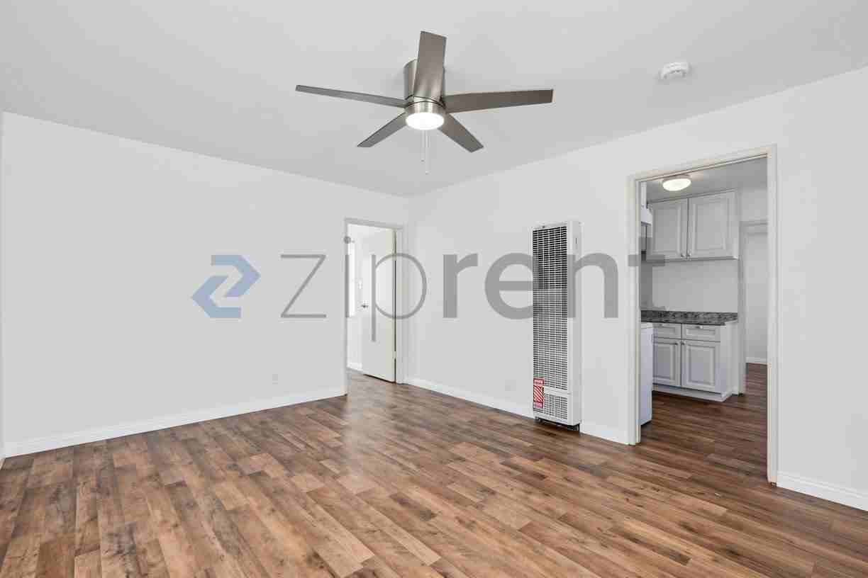 1320 Stanley Ave - Photo 7 of 28