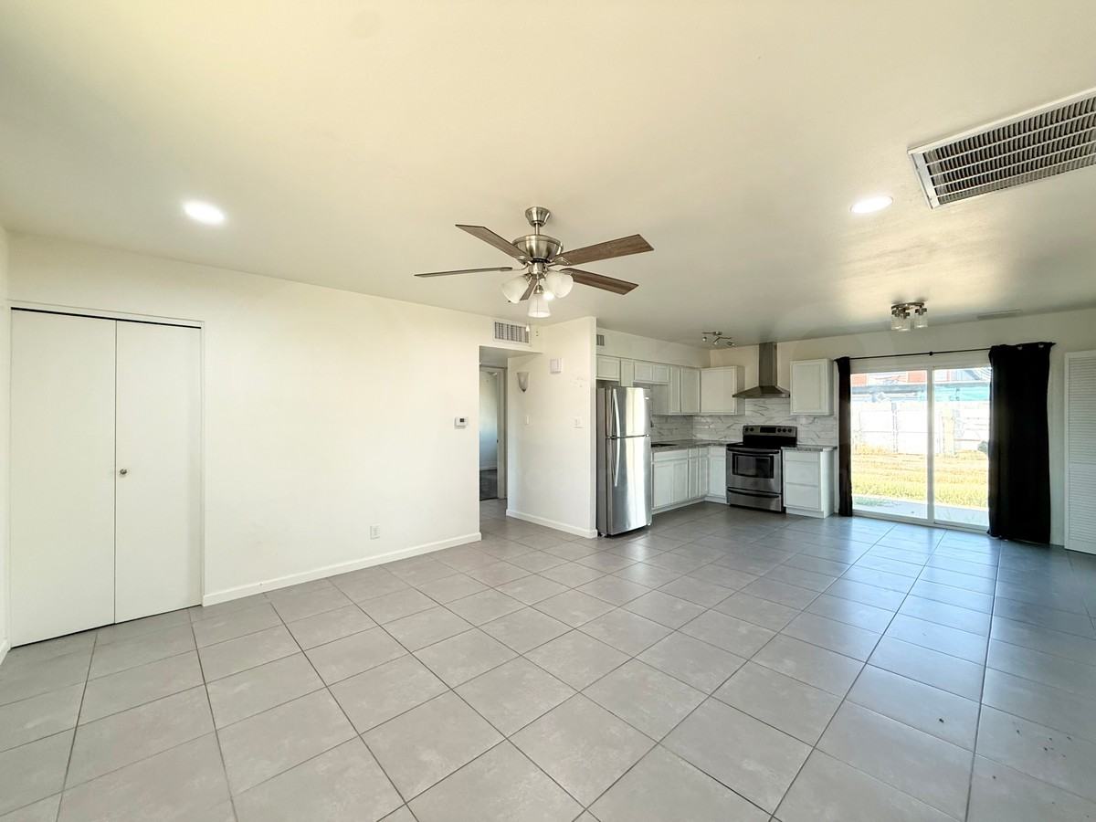 4850 W Windsor Ave - Photo 4 of 29