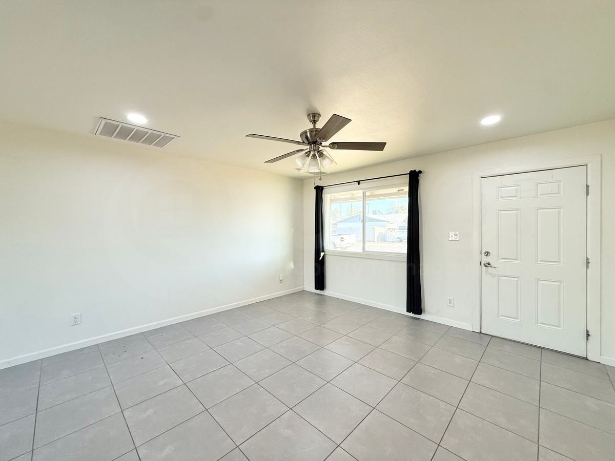 4850 W Windsor Ave - Photo 5 of 29