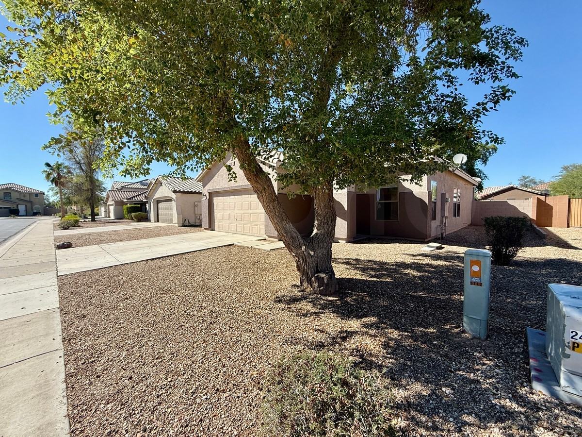 9716 W Kingman St - Photo 2 of 26