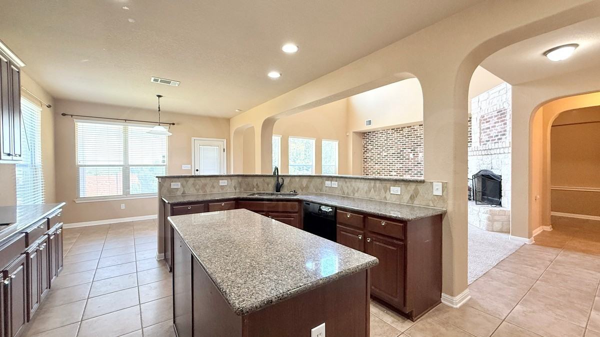 2110 Reston Cv - Photo 7 of 40