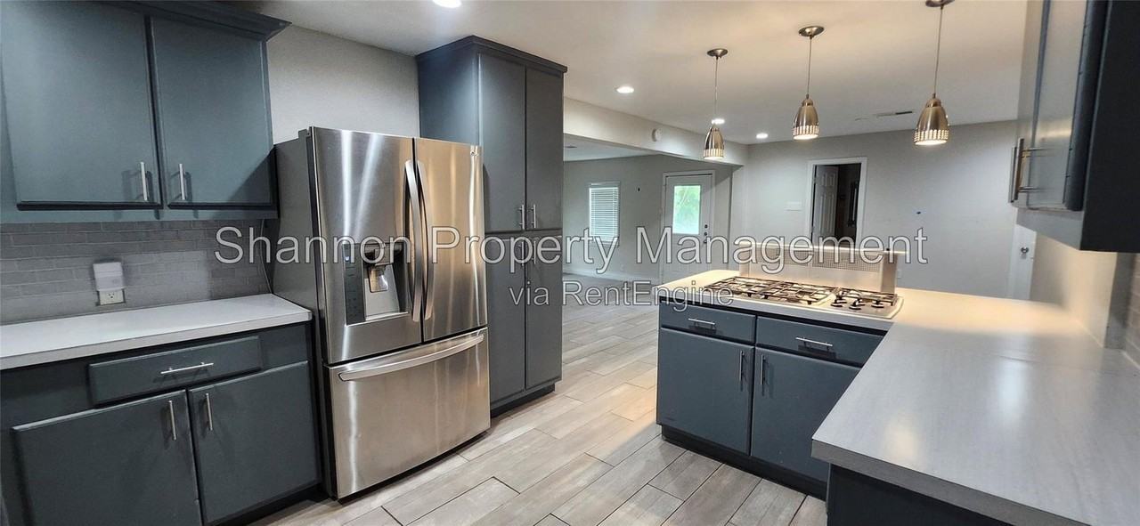 5655 Meadow Creek Ln - Photo 2 of 16