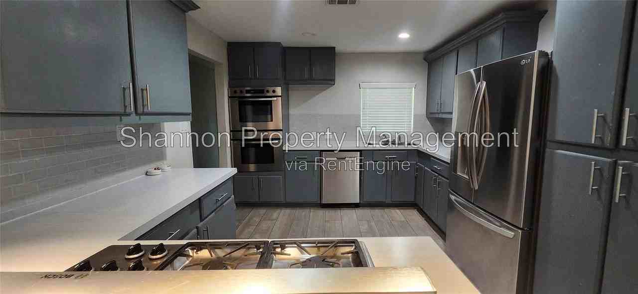 5655 Meadow Creek Ln - Photo 4 of 16