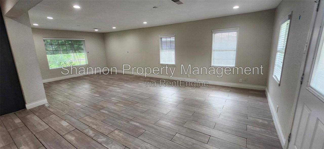 5655 Meadow Creek Ln - Photo 5 of 16