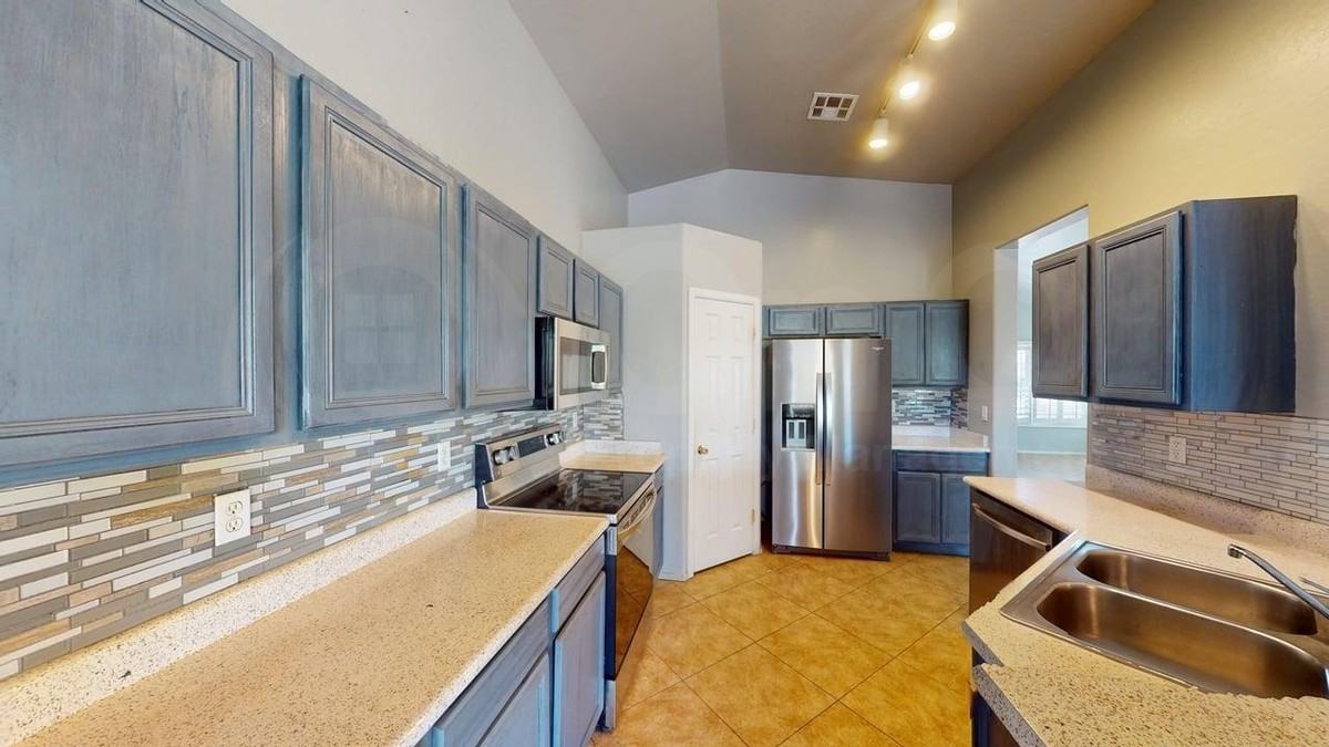 5406 W Ian Dr - Photo 3 of 23