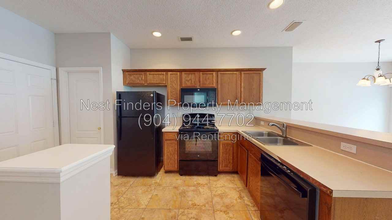 1689 Biscayne Bay Cir - Photo 3 of 22
