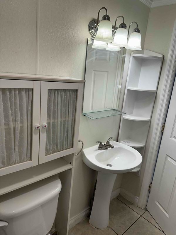 4190 Ravenswood Rd - Photo 4 of 11