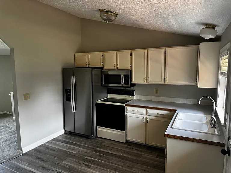929 6th St #2 - Photo 2 of 14