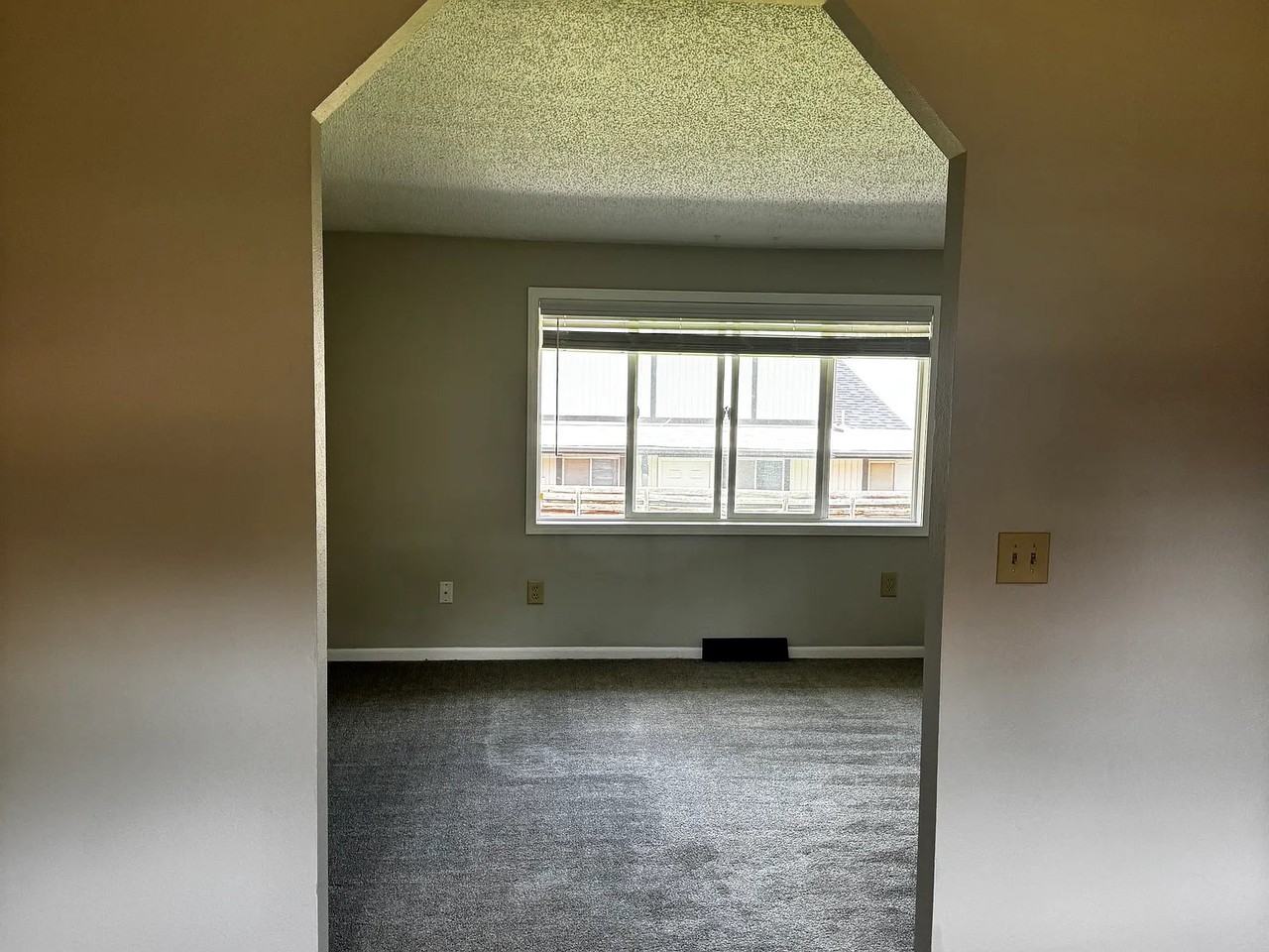 929 6th St #2 - Photo 4 of 14
