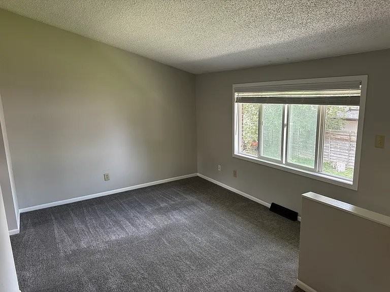 929 6th St #2 - Photo 5 of 14