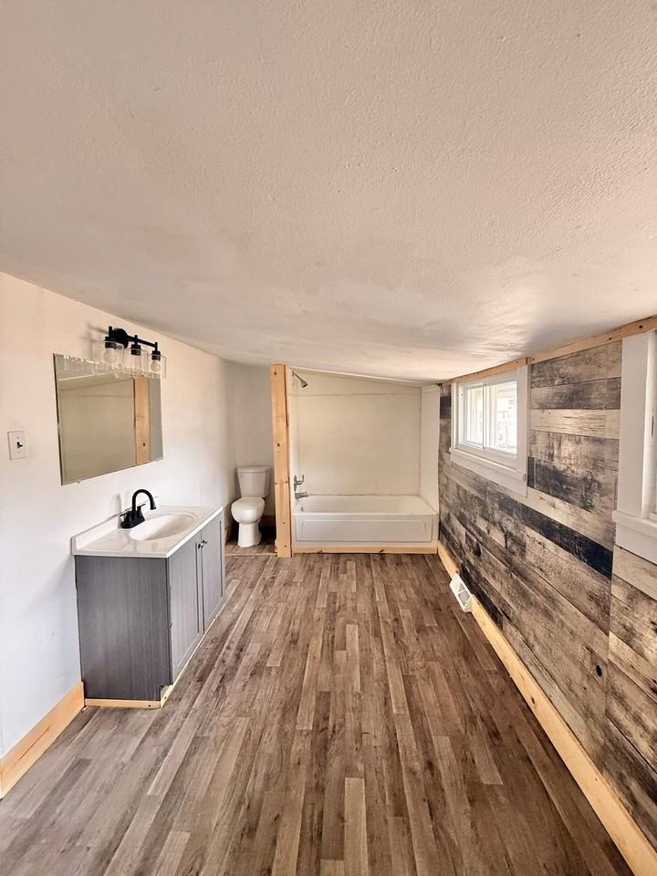 705 Beautiful St - Photo 2 of 5