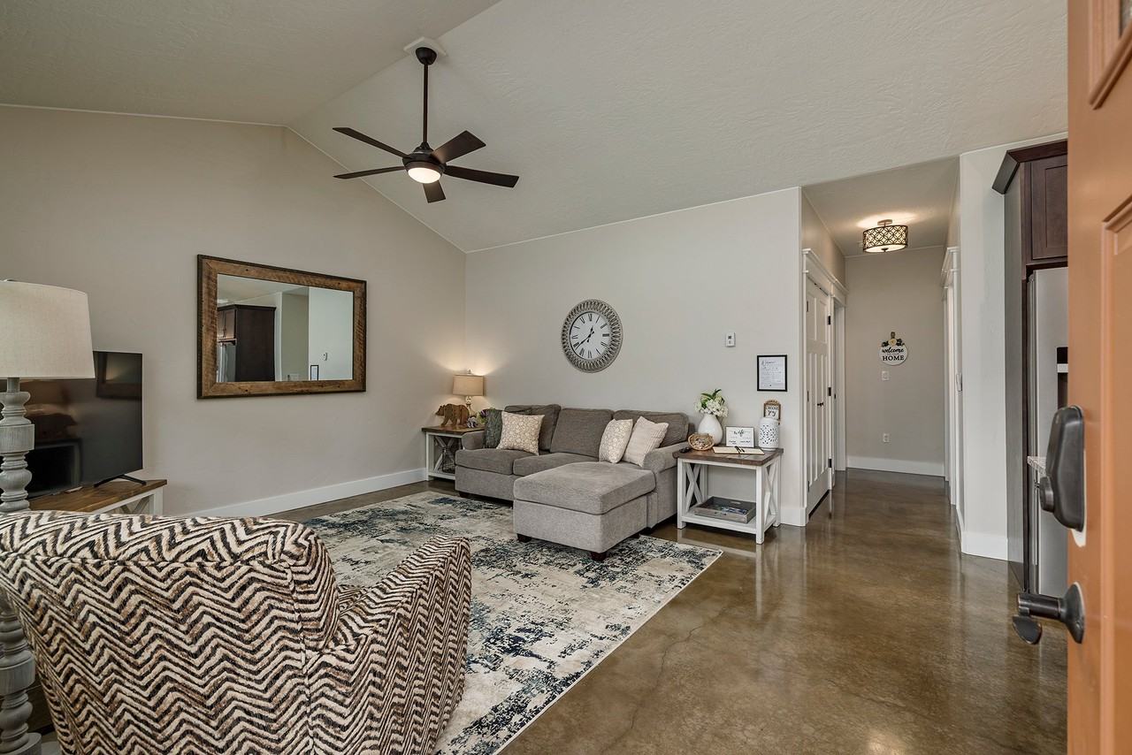 761 W Stoneridge Cir #3 - Photo 2 of 22