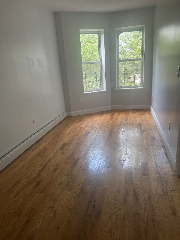 54 Bolton Ave - Photo 5 of 7