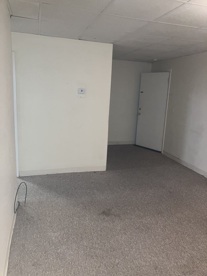 6 Weir St #3 - Photo 3 of 5