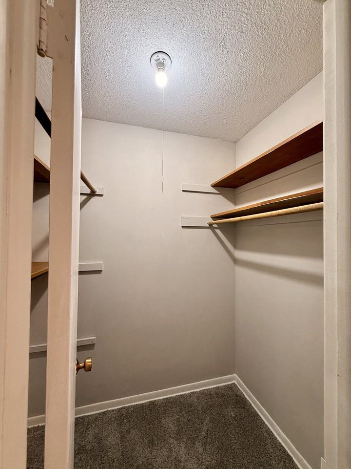 910 9th St #9 - Photo 7 of 9