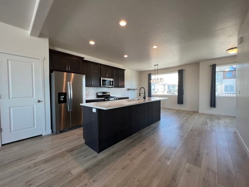418 S Willow Leaf Rd - Photo 2 of 16