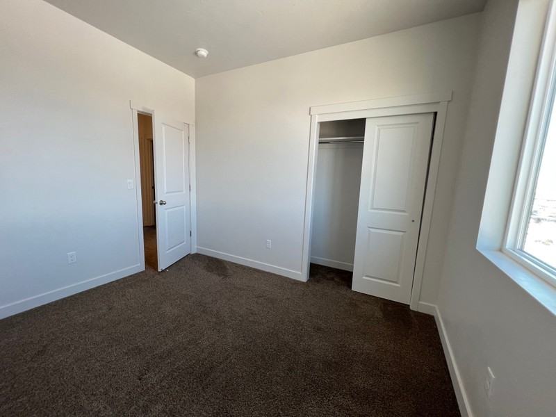 418 S Willow Leaf Rd - Photo 7 of 16