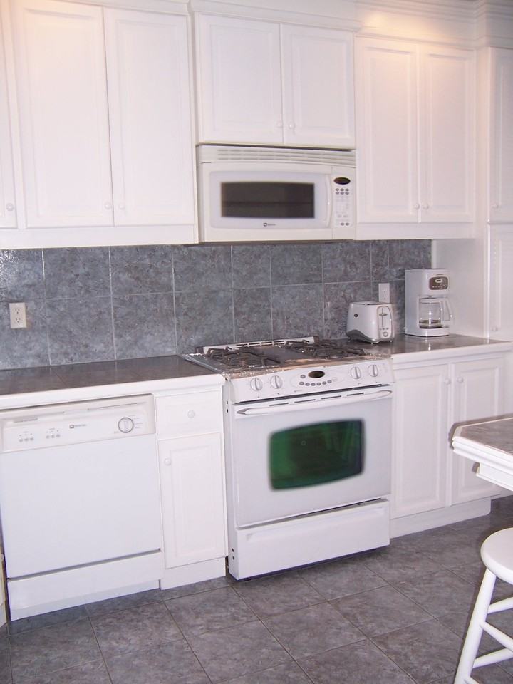 190 Maverick St #2 - Photo 6 of 15